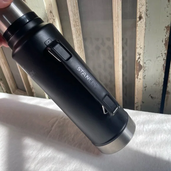 Stanley The Legendary Classic Bottle 2.0 Quart Thermos Insulated - Picture 11 of 12